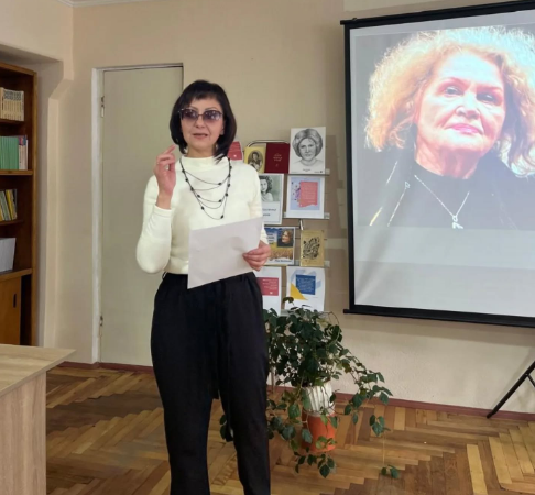 Творчий вечір геніальної Ліни Костенко, напередодні її дня народження, відбувся в бібліотеці  коледжа